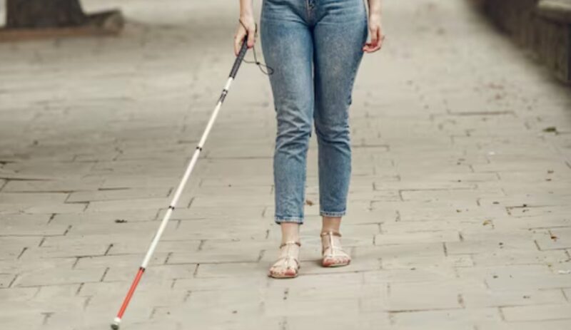 Przez lata mój mąż myślał, że mój słaby wzrok chroni jego sekret – ale kiedy wróciłam do domu po laserowej korekcji wzroku, zajrzałam do garażu i krzyknęłam: „To nie może być prawda!”