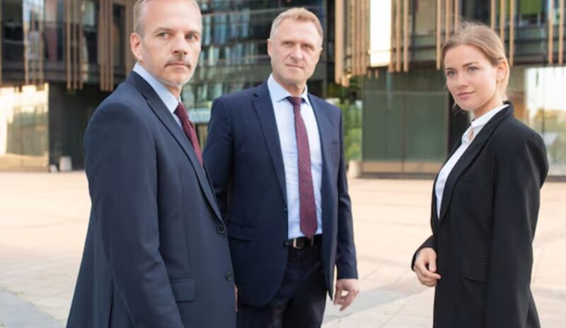 Właśnie straciłam pracę, gdy mój mąż chłodno oznajmił: „Twoi rodzice nie dostaną w tym roku prezentów świątecznych”, po czym wydał 2300 dolarów na rozpieszczanie własnej rodziny.