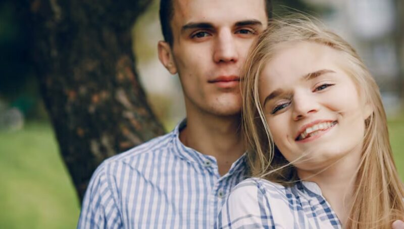 Adoptowałam 16-letnią dziewczynę, by spełnić życzenie mojego zmarłego męża – kilka dni później wyszeptała: „Czas, żebyś dowiedziała się, kim naprawdę był twój mąż”