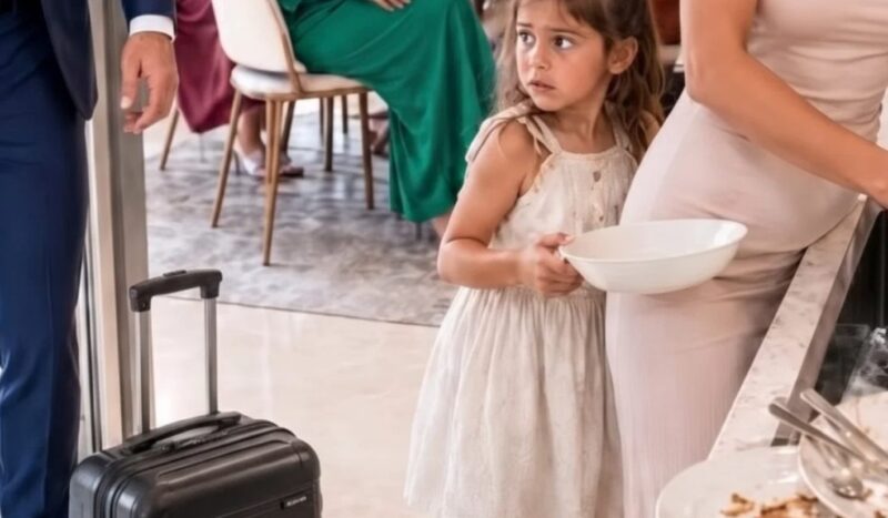 Wróciłem do domu dwa dni wcześniej i zastałem 20 gości mojej mamy jedzących u mnie, podczas gdy moja żona i moja pięcioletnia córka zmywały naczynia poparzonymi rękami.