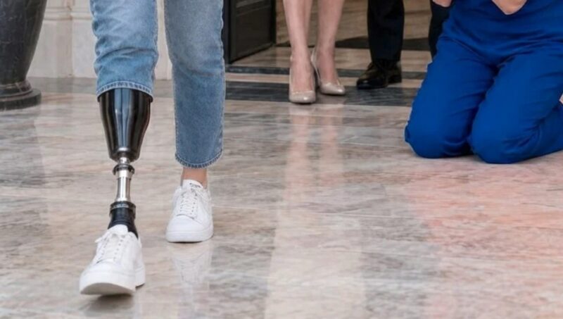 Rodzice wyrzucili mnie z domu, gdy miałem 16 lat i straciłem nogę, po czym nie odzywali się do mnie przez 19 lat. A potem zjawili się u moich drzwi, żądając miliona dolarów.