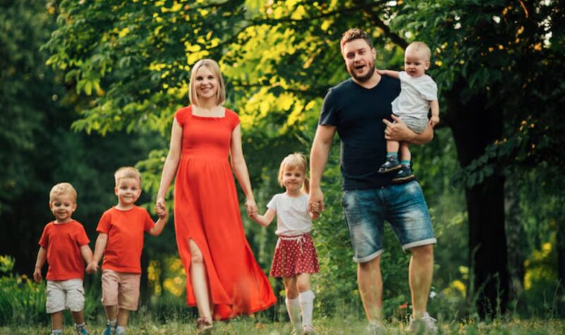 Straciłam piąte dziecko, gdy mąż zostawił mnie dla młodszej siostry – na ich ślubie moja 9-letnia córka zrobiła coś, czego się nie spodziewał