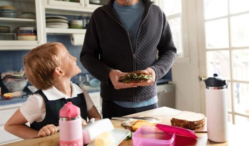 Myślałam, że mój mąż zabiera lunch, który codziennie gotuję, dopóki mój syn nie powiedział mi, co robi za rogiem